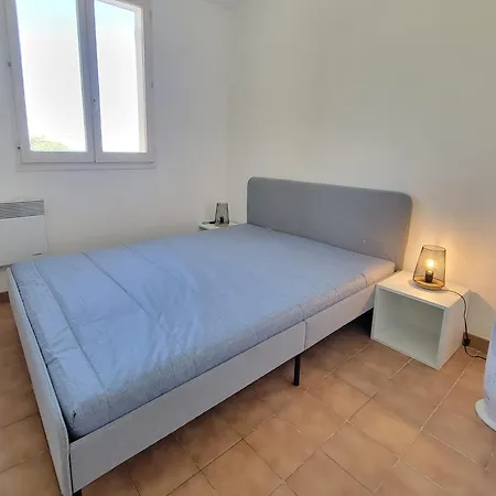Cozy Nest With Loggia And Shared Pool Frejus