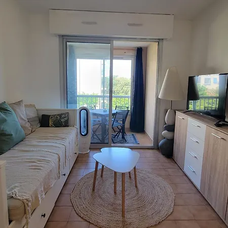 Cozy Nest With Loggia And Shared Pool Apartment *