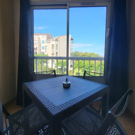Cozy Nest With Loggia And Shared Pool Apartamento Fréjus