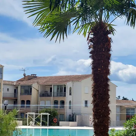 Cozy Nest With Loggia And Shared Pool Apartment Frejus