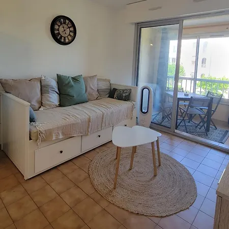 Cozy Nest With Loggia And Shared Pool Apartment *